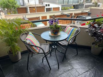 VENTA DPTO AMPLIO EN TAMBO DE MONTERRICO- SURCO