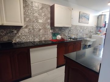 VENTA DPTO AMPLIO EN TAMBO DE MONTERRICO- SURCO
