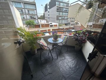 VENTA DPTO AMPLIO EN TAMBO DE MONTERRICO- SURCO