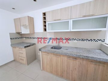 Vendo Amplio Departamento Ubicado En Mayorazgo Ate-Limite Con La Molina