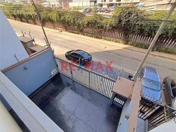 Vendo Amplio Departamento Ubicado En Mayorazgo Ate-Limite Con La Molina