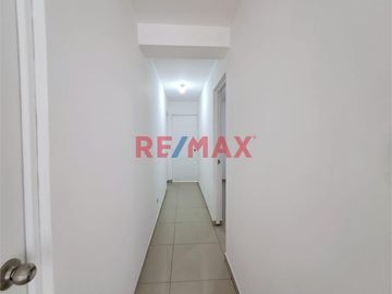Vendo Amplio Departamento Ubicado En Mayorazgo Ate-Limite Con La Molina