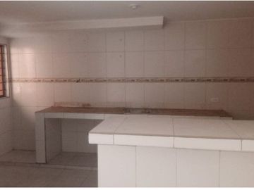 VENDO EXCELENTE CASA EN APODACA CERCA DE SAN NICOLÁS, 2 PLANTAS, 3CON BARRA DESYUNADORA, C RECÁMARAS, 2 Y MEDIO BAÑOS, COCHERA TECHAD