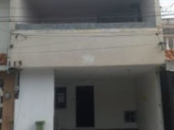 VENDO EXCELENTE CASA EN APODACA CERCA DE SAN NICOLÁS, 2 PLANTAS, 3CON BARRA DESYUNADORA, C RECÁMARAS, 2 Y MEDIO BAÑOS, COCHERA TECHAD