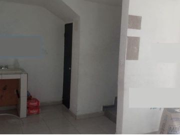 VENDO EXCELENTE CASA EN APODACA CERCA DE SAN NICOLÁS, 2 PLANTAS, 3CON BARRA DESYUNADORA, C RECÁMARAS, 2 Y MEDIO BAÑOS, COCHERA TECHAD