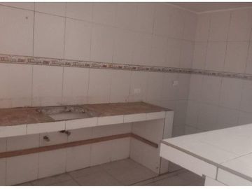VENDO EXCELENTE CASA EN APODACA CERCA DE SAN NICOLÁS, 2 PLANTAS, 3CON BARRA DESYUNADORA, C RECÁMARAS, 2 Y MEDIO BAÑOS, COCHERA TECHAD