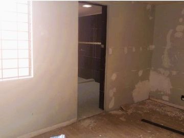 VENDO EXCELENTE CASA EN APODACA CERCA DE SAN NICOLÁS, 2 PLANTAS, 3CON BARRA DESYUNADORA, C RECÁMARAS, 2 Y MEDIO BAÑOS, COCHERA TECHAD