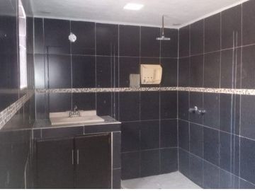 VENDO EXCELENTE CASA EN APODACA CERCA DE SAN NICOLÁS, 2 PLANTAS, 3CON BARRA DESYUNADORA, C RECÁMARAS, 2 Y MEDIO BAÑOS, COCHERA TECHAD