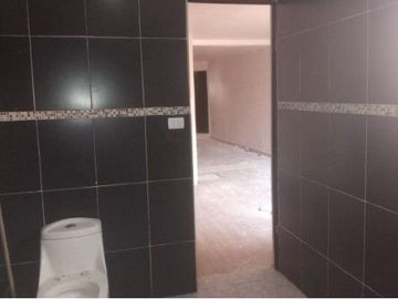 VENDO EXCELENTE CASA EN APODACA CERCA DE SAN NICOLÁS, 2 PLANTAS, 3CON BARRA DESYUNADORA, C RECÁMARAS, 2 Y MEDIO BAÑOS, COCHERA TECHAD