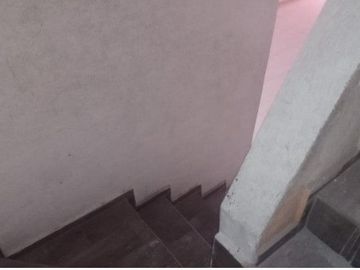 VENDO EXCELENTE CASA EN APODACA CERCA DE SAN NICOLÁS, 2 PLANTAS, 3CON BARRA DESYUNADORA, C RECÁMARAS, 2 Y MEDIO BAÑOS, COCHERA TECHAD