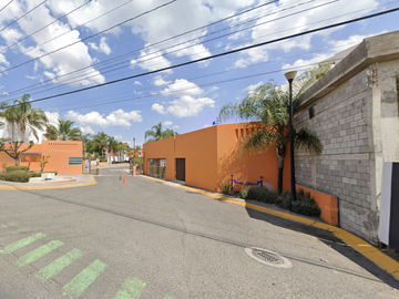 REMATE DE CASA MUY AMPLIA EN JURIQUILLA QUERETARO.
