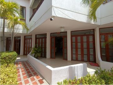 VENTA CASA AMOBLADA CONJUNTO CERRADO CERCA AL MAR RODADERO SUR - E.C.