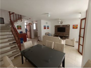 VENTA CASA AMOBLADA CONJUNTO CERRADO CERCA AL MAR RODADERO SUR - E.C.