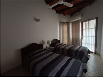 VENTA CASA AMOBLADA CONJUNTO CERRADO CERCA AL MAR RODADERO SUR - E.C.