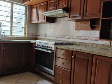 Edificio de tres pisos uso comercial y habitacional en venta en la colonia Nuevo México, Zapopan, Jalisco