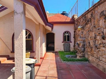 Edificio de tres pisos uso comercial y habitacional en venta en la colonia Nuevo México, Zapopan, Jalisco