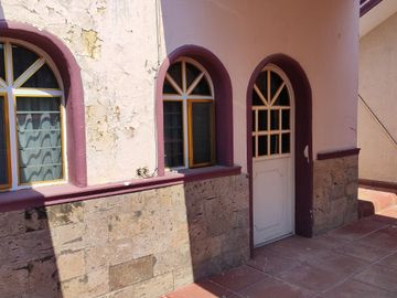 Edificio de tres pisos uso comercial y habitacional en venta en la colonia Nuevo México, Zapopan, Jalisco