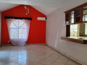 Edificio de tres pisos uso comercial y habitacional en venta en la colonia Nuevo México, Zapopan, Jalisco