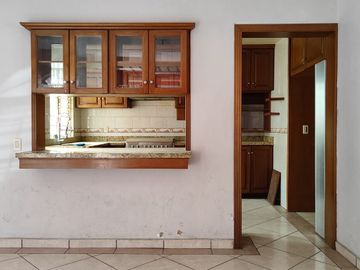 Edificio de tres pisos uso comercial y habitacional en venta en la colonia Nuevo México, Zapopan, Jalisco