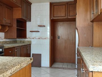 Edificio de tres pisos uso comercial y habitacional en venta en la colonia Nuevo México, Zapopan, Jalisco