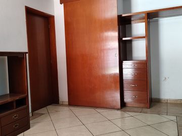 Edificio de tres pisos uso comercial y habitacional en venta en la colonia Nuevo México, Zapopan, Jalisco