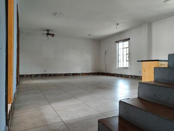 Edificio de tres pisos uso comercial y habitacional en venta en la colonia Nuevo México, Zapopan, Jalisco