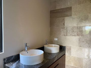 Moderna Casa en venta en zona Yucatán Country club, Mérida