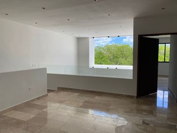 Moderna Casa en venta en zona Yucatán Country club, Mérida