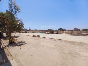 VENDO LOCAL INDUSTRIAL DE 6871 M2 EN PUENTE PIEDRA, CON UN AMPLIO PATIO DE MANIOBRAS