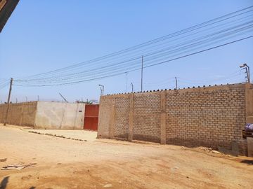 VENDO LOCAL INDUSTRIAL DE 6871 M2 EN PUENTE PIEDRA, CON UN AMPLIO PATIO DE MANIOBRAS