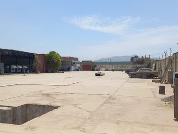 VENDO LOCAL INDUSTRIAL DE 6871 M2 EN PUENTE PIEDRA, CON UN AMPLIO PATIO DE MANIOBRAS