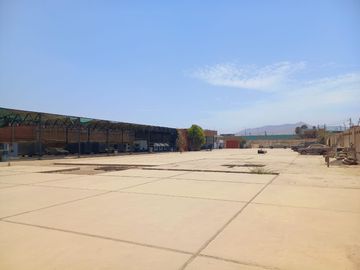 VENDO LOCAL INDUSTRIAL DE 6871 M2 EN PUENTE PIEDRA, CON UN AMPLIO PATIO DE MANIOBRAS