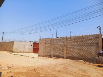VENDO LOCAL INDUSTRIAL DE 6871 M2 EN PUENTE PIEDRA, CON UN AMPLIO PATIO DE MANIOBRAS