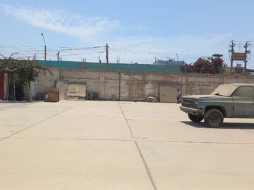 VENDO LOCAL INDUSTRIAL DE 6871 M2 EN PUENTE PIEDRA, CON UN AMPLIO PATIO DE MANIOBRAS