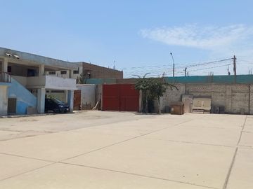VENDO LOCAL INDUSTRIAL DE 6871 M2 EN PUENTE PIEDRA, CON UN AMPLIO PATIO DE MANIOBRAS