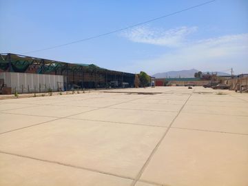 VENDO LOCAL INDUSTRIAL DE 6871 M2 EN PUENTE PIEDRA, CON UN AMPLIO PATIO DE MANIOBRAS