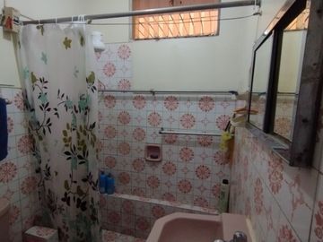 EN VENTA DEPARTAMENTO EN PRIMER PISO/ 01 COCHERA/ 02 DORMITORIOS EN LOS OLIVOS