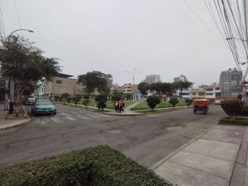 EN VENTA DEPARTAMENTO EN PRIMER PISO/ 01 COCHERA/ 02 DORMITORIOS EN LOS OLIVOS