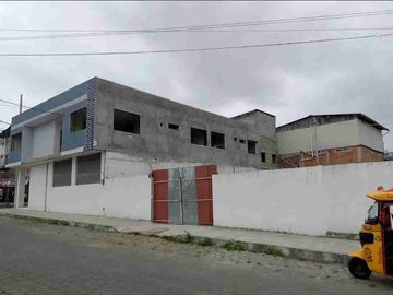 SE VENDE EDIFICIO NUEVO RENTERO COMERCIAL – PEDERNALES, MANABÍ