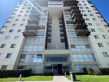 SE VENDE DEPARTAMENTO CON TERRAZA Y CUARTO DE SERVICIO EN PISO 12