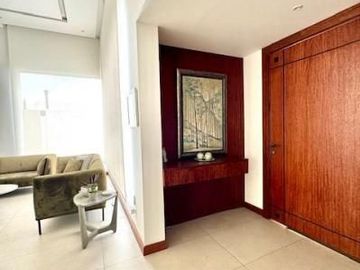 Casa en Venta con Ascensor, Doble Seguridad y 4 Dormitorios, Piscina. La Viña Alta