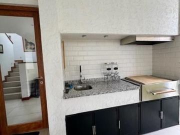 Casa en Venta con Ascensor, Doble Seguridad y 4 Dormitorios, Piscina. La Viña Alta