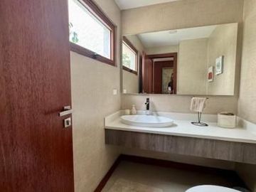 Casa en Venta con Ascensor, Doble Seguridad y 4 Dormitorios, Piscina. La Viña Alta