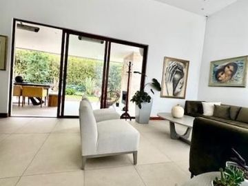 Casa en Venta con Ascensor, Doble Seguridad y 4 Dormitorios, Piscina. La Viña Alta