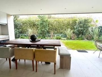 Casa en Venta con Ascensor, Doble Seguridad y 4 Dormitorios, Piscina. La Viña Alta