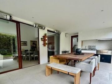 Casa en Venta con Ascensor, Doble Seguridad y 4 Dormitorios, Piscina. La Viña Alta