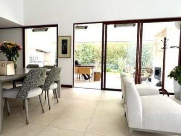 Casa en Venta con Ascensor, Doble Seguridad y 4 Dormitorios, Piscina. La Viña Alta