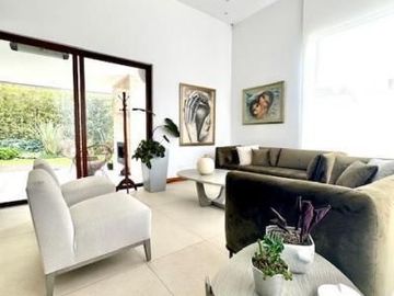 Casa en Venta con Ascensor, Doble Seguridad y 4 Dormitorios, Piscina. La Viña Alta