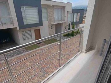 CASA EN RENTA O VENTA LA PRIMAVERA CUMBAYA