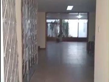 HUANCAYO ALQUILO CASA DE 815m2 AC- 3 PISOS FRENTE A PARQUE COMO OFIC. O VIVIENDA